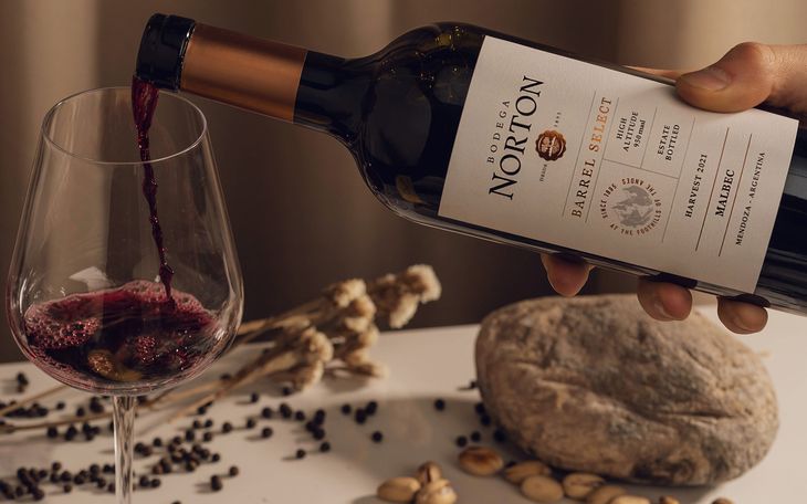 La empresa controla más de 1.200 hectáreas propias y trabaja con unos 140 productores asociados del Valle de Uco. La empresa controla más de 1.200 hectáreas propias y trabaja con unos 140 productores asociados del Valle de Uco.