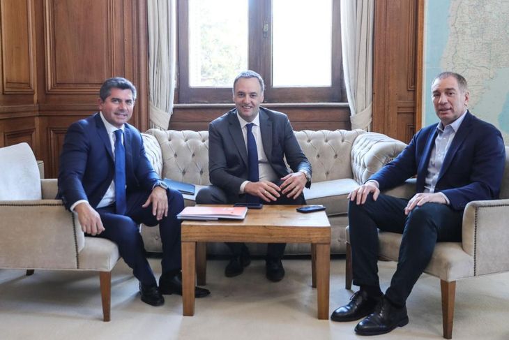 Manuel Adorni jur&oacute; como jefe de Gabinete en la Casa Rosada ante el presidente Javier Milei.