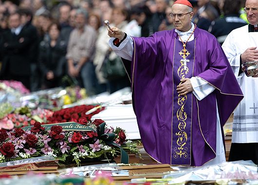 Encabezó la ceremonia el cardenal Tarcisio Bertone, número dos del Vaticano