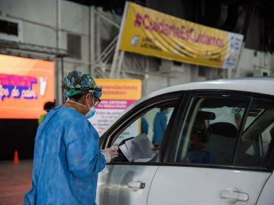 Los testeos serán sin cargo para residentes en Argentina, ya que estarán a cargo de sus obras sociales, sus seguros de salud o el gobierno porteño, y sólo deberán abonarlo quienes vivan en el exterior, a un precio de 2.500 pesos.