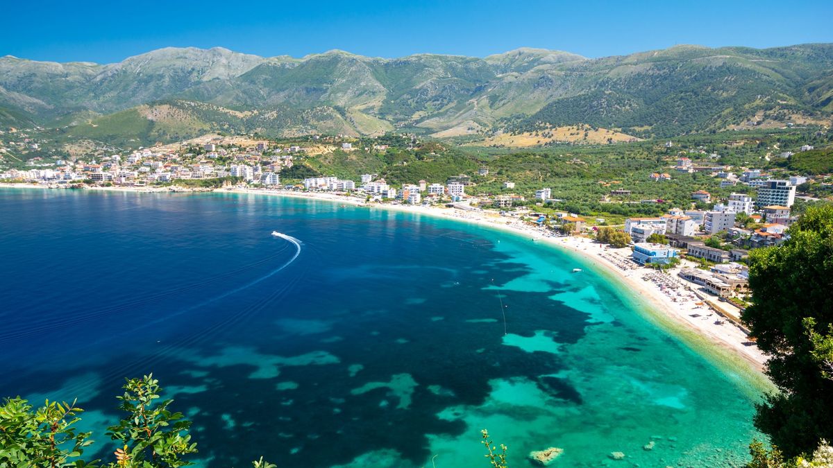 Emigrar in 2025: How to legally live in one of the most beautiful countries in Europe?