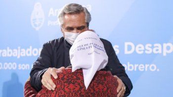 Alberto, en homenaje a trabajadores desaparecidos: Muchos quieren que el olvido nos gane