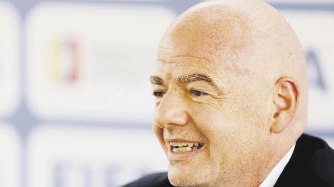 modificación. La que desea implementar el presidente de la FIFA, Gianni Infantino, respecto de la transferencia de jugadores a nivel mundial.