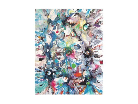 La pintura de Carlos Bissolino se desplaza por el piso a través del video, y el espectador queda hipnotizado ante las transformaciones sutiles de las formas.