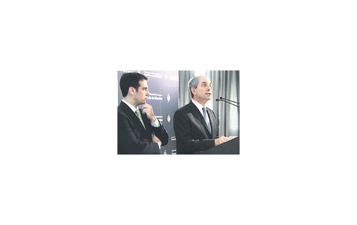 Julio Alak y su segundo, Julián Álvarez, apuntaron contra Salvador Baratta, exjefe policial y actual concejal que responde a Massa.