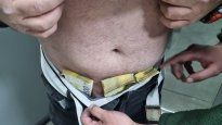 Dos ciudadanos chilenos quisieron entrar al país con 200 mil euros pegados al cuerpo.