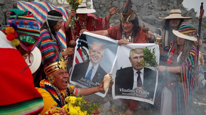 Los chamanes en el ritual ancestral visualizaron el éxito del diálogo entre Putin y Biden.