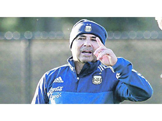 Alternativas. Jorge Sampaoli se juega la clasificación de Argentina al Mundial en 180 minutos y está tratando de armar la mejor lista de convocados. Se habla de Salazar, Pavón y la vuelta de Higuaín como novedades.