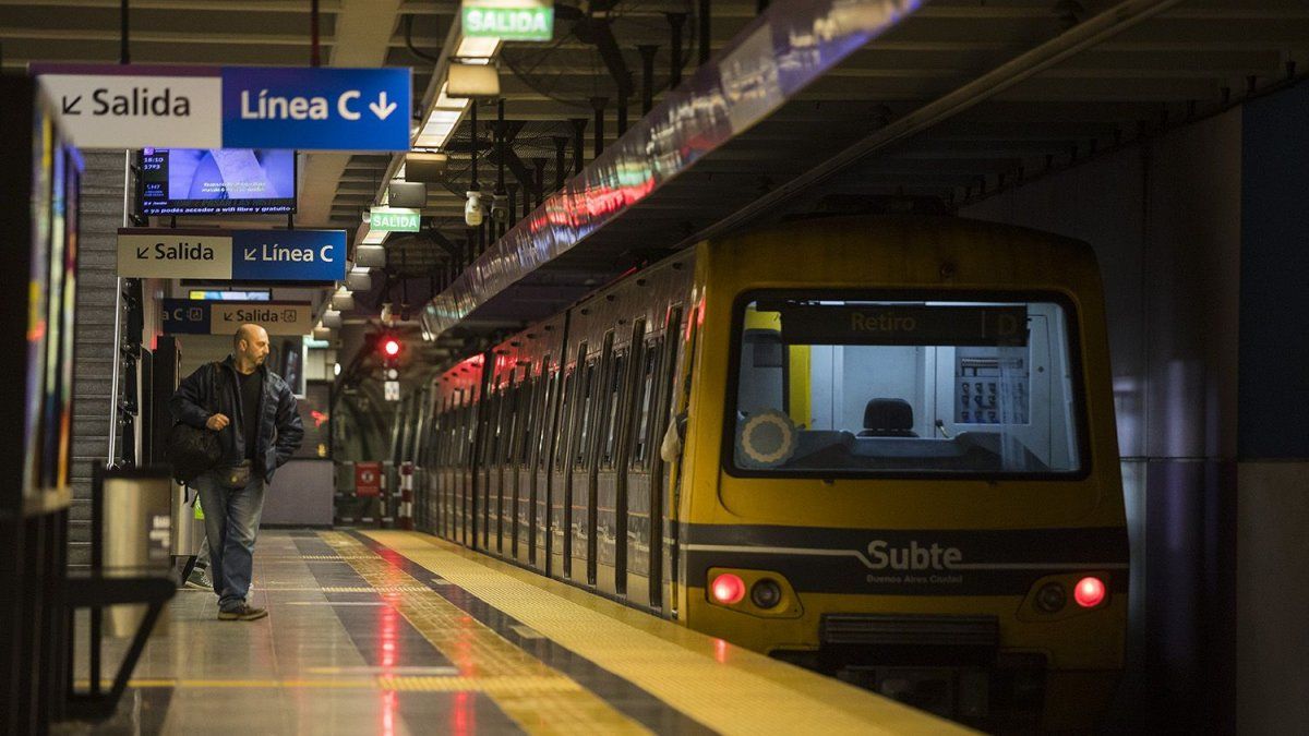 Subtes: La Línea C Quedó Afectada Por Una Medida De Fuerza