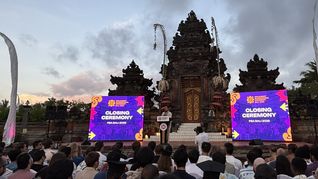 Unos 150 programadores, tecnólogos, emprendedores y líderes de todo el mundo asistieron a la ceremonia de cierre del encuentro Governance For New Leadership en un templo tradicional de Bali, Indonesia.