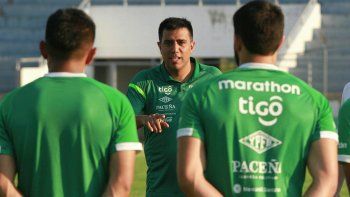El técnico de Bolivia, César Farías, sabe cómo ganarle a Lionel Messi.