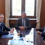 Diego Santilli, Manuel Adorni y Claudio Vidal se reunieron en la Casa Rosada. Diego Santilli, Manuel Adorni y Claudio Vidal se reunieron en la Casa Rosada.