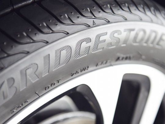 Bridgestone no podrá aplicar medidas de ajuste hasta que termine su tarea la Unidad de Crisis. Y el gremio no podrá lanzar paros.