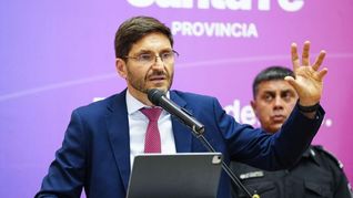 El gobernador Maximiliano Pullaro anunció los aumentos salariales para las fuerzas de seguridad de Santa Fe. El gobernador Maximiliano Pullaro anunció los aumentos salariales para las fuerzas de seguridad de Santa Fe.