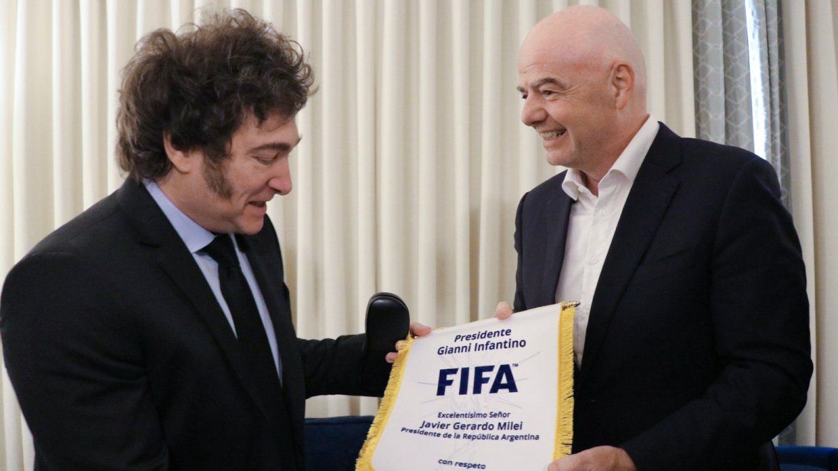 Javier Milei spoke with the SAD FIFA president