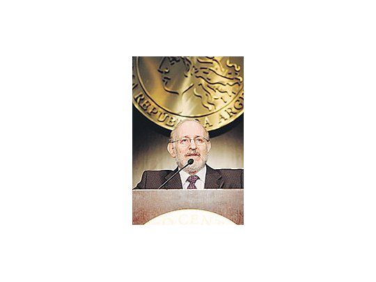 Mario Blejer, quien ocupó un sillón en eldirectorio del Banco Central de Inglaterra,defendió lo actuado en 2002 al salvarsistema financiero local.