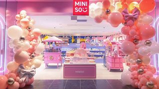 El corazón del modelo MINISO está en la combinación de diseño, precio y experiencia. El corazón del modelo MINISO está en la combinación de diseño, precio y experiencia.