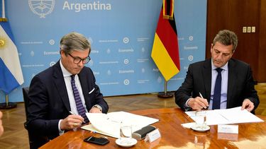 Club de París: Massa suscribe acuerdo para refinanciar deuda argentina