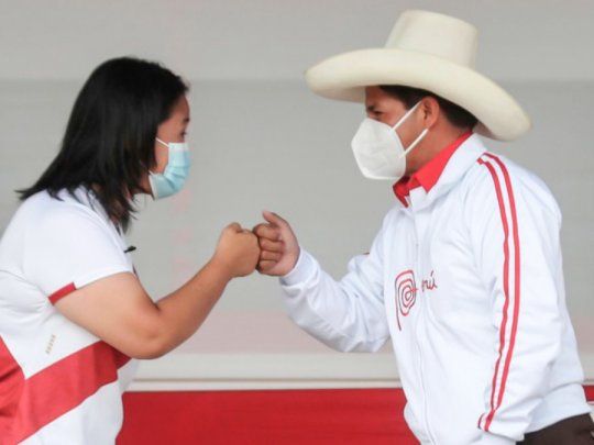 Keiko Fujimori redujo de forma considerable la distancia con Pedro Castillo de cara al balotaje del 6 de junio en Perú.