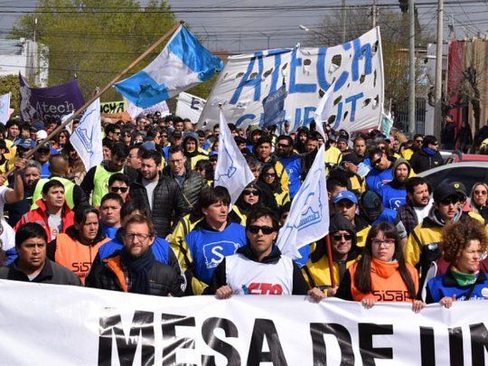 El gremio docente ATECh, en Chubut, definirá el miércoles nuevas medidas de fuerza tras naufragar el encuentro del sábado con el gobierno de Mariano Arcioni.