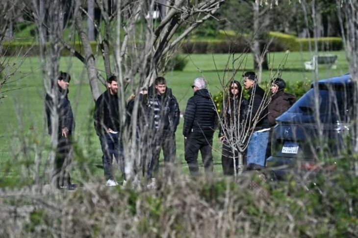 La despedida de Jorge Messi tuvo a Lionel y a sus seres queridos en Rosario. La despedida de Jorge Messi tuvo a Lionel y a sus seres queridos en Rosario.