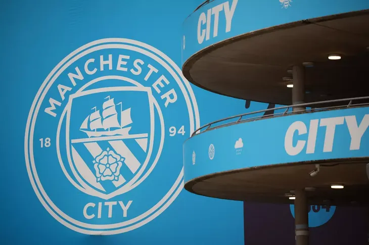 El caso disciplinario del Manchester City dejó de ser un problema exclusivamente deportivo para convertirse en un desafío de credibilidad y económico para la Premier League.