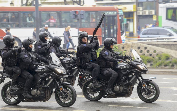 gobierno autorizo a fuerzas de seguridad a dispararle a sospechosos en fuga