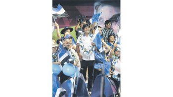 ámbito.com | El presidente Evo Morales realizó la última caravana de actos proselitistas por distintos puntos del país. Cerraba anoche su campaña en su bastión, El Alto.