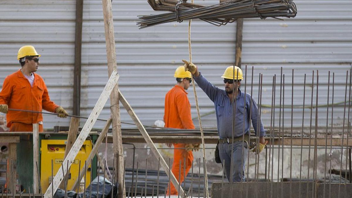 Since November 2023, 196,000 formal jobs were lost