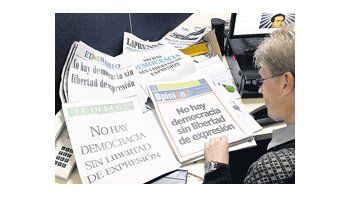 Varios de los diarios más importantes de Bolivia editaron sus ediciones de ayer con las portadas en blanco y con un único mensaje en favor de la libertad de prensa. La Iglesia los apoya en su reclamo contra un polémico proyecto de ley.