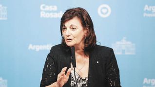 Kelly Olmos dictó resolución para que no haya descuentos por el paro de colectivos. Kelly Olmos dictó resolución para que no haya descuentos por el paro de colectivos.