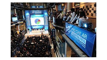 El primer sorteo de créditos hipotecarios se realizó en el salón principal de Lotería Nacional.