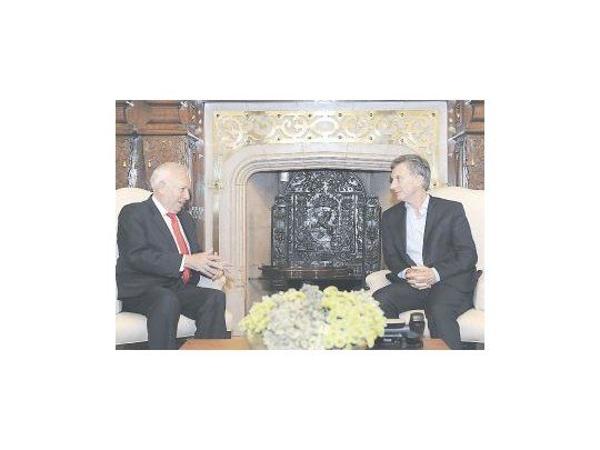 Canciller español: apoyo por Malvinas e invitación