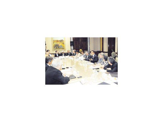 El gobernador de Buenos Aires encabezó ayer la reunión de gabinete provincial en esta provincia.