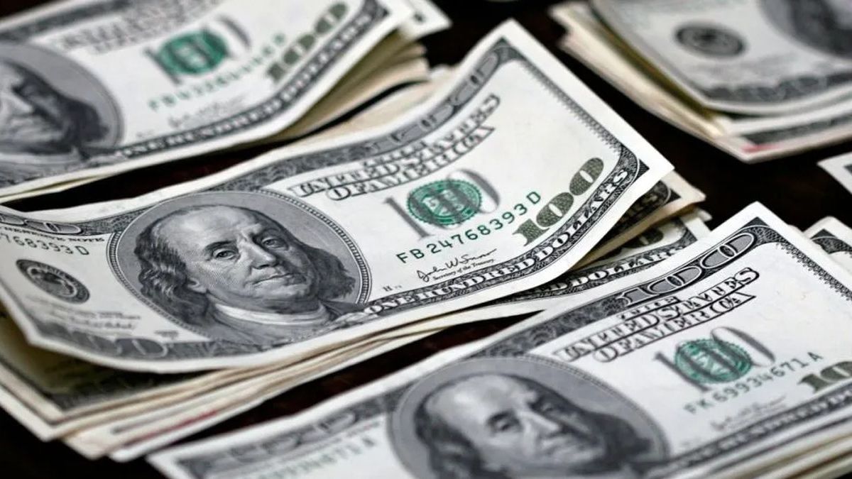 Dólar oficial cae a $1.394: ¿qué esperar en el corto plazo?