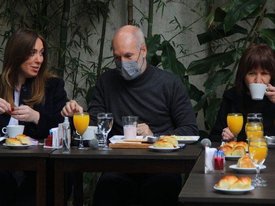 María Eugenia Vidal, Horacio Rodríguez Larreta junto a Patricia Bullrich y otros dirigentes.