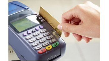ámbito.com | Aumentan controles sobre dólar: los consumos con tarjeta en el exterior pagarán 15% adicional