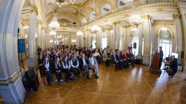La ceremonia se realizó en el Salón Dorado del Palacio Legislativo de la Ciudad de Buenos Aires.
