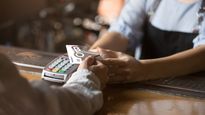 openbank lanza su nueva tarjeta de debito transparente y segura