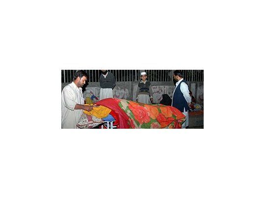 Al menos 160 muertos deja fuerte sismo en Pakistán