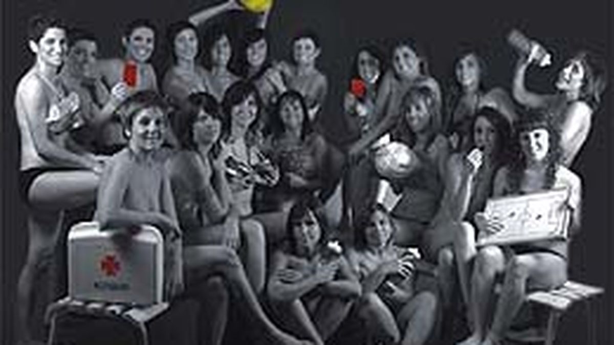 Equipo de fútbol femenino se desnuda para un calendario