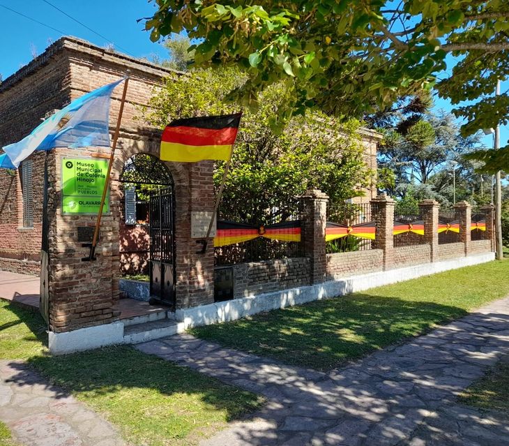 Although it is a small town, Colonia Hinojo attracts tourists interested in learning about its history and gastronomy. Although it is a small town, Colonia Hinojo attracts tourists interested in learning about its history and gastronomy.