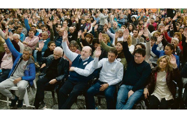 Blindaje. El Congreso partidario, que se desarrolló en la localidad de Quemú Quemú, dio un guiño a Verna, presente en el encuentro, quien ahora delineará el decreto de desdoblamiento de los comicios 2019.