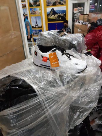 Mercadería incautada en Once.