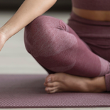 El yoga ayuda a aliviar tensiones y mejorar la movilidad del cuerpo. El yoga ayuda a aliviar tensiones y mejorar la movilidad del cuerpo.