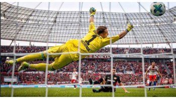 Alario debutó con un gol en el Bayer Leverkusen.
