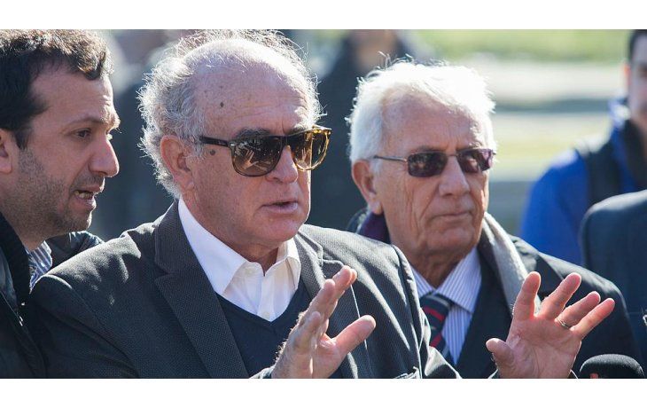 El extitular de la AFI Oscar Parrilli por no haber informado a dos fiscales que buscaban al prófugo Ibar Esteban Pérez Corradi sobre datos que daban cuenta de su posible paradero en Paraguay.