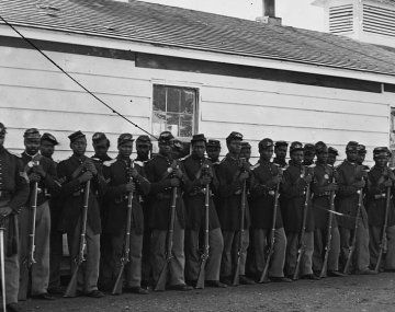 Compañía E, 4.º regimiento de afroamericanos de Estados Unidos en Fort Lincoln, 17 de noviembre de 1865.