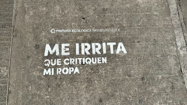 Leyenda contra imposiciones sociales irritantes. 