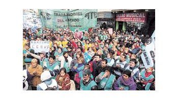 La postal de protestas salariales amenaza con multiplicarse en todo el país a partir de los nuevos fondos que recibirán las arcas provinciales por la inminente coparticipación de las retenciones a la soja.